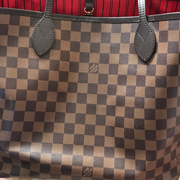 Authentic Louis Vuitton MM in Damier Canvas - Picture 3 of 9